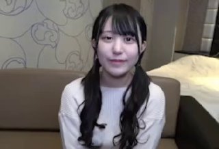 御姐飢渴巨乳少婦，人見人愛，氾濫的花心，手指摳屄，濺得一手淫水，揉著巨乳騷氣沖天，想喝淫汁嗎？